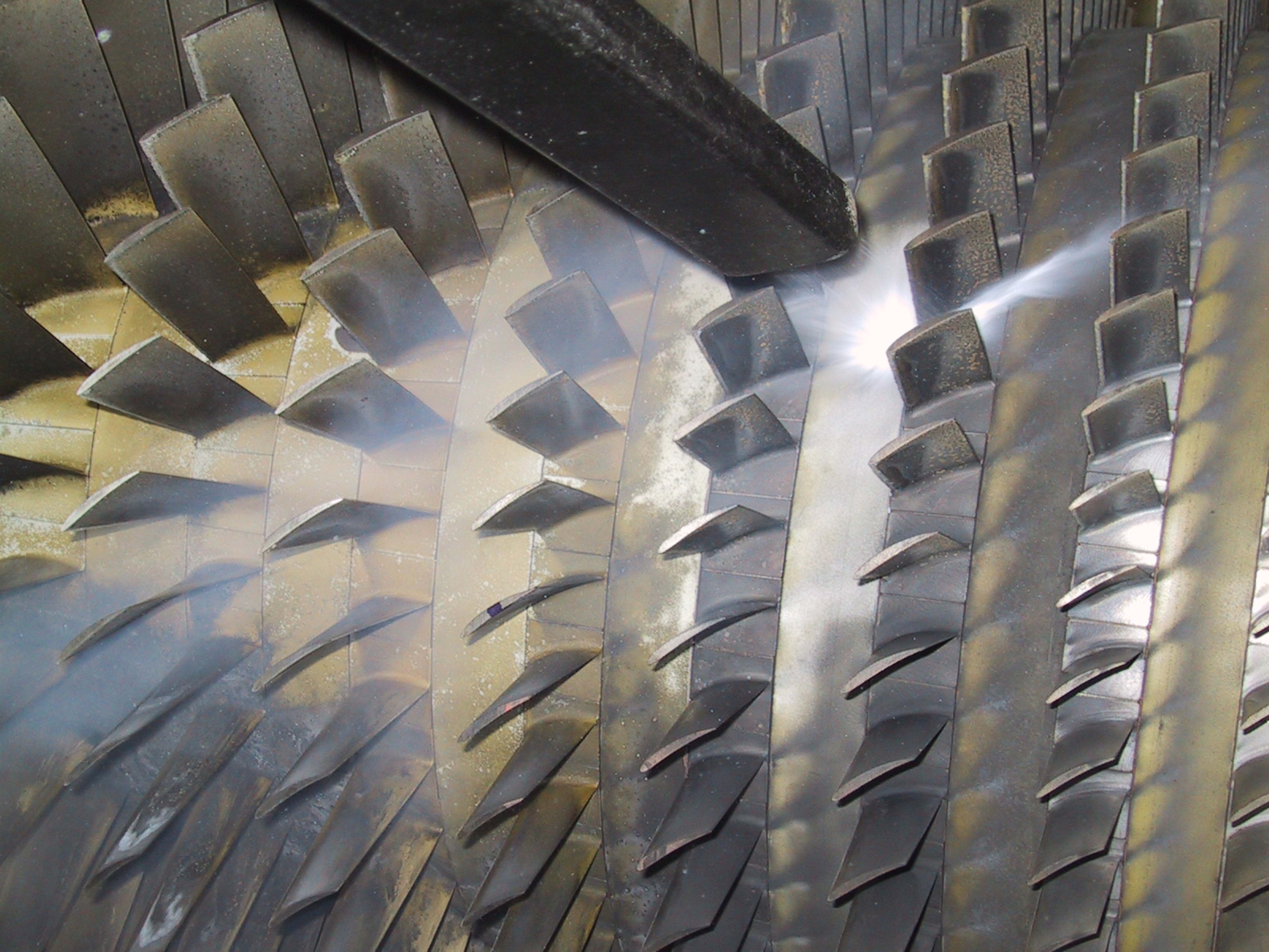 Can you clean a jet engine with dry ice?